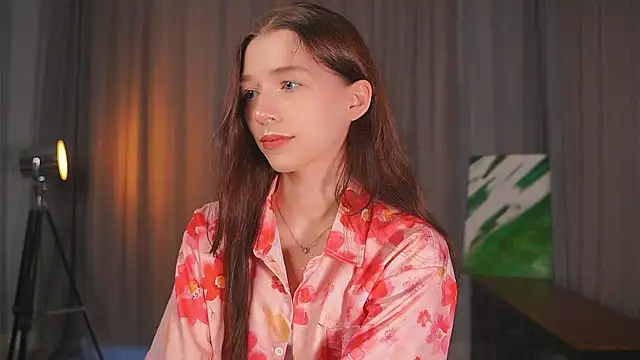 Snapshot of RoxieBolich chatting on 09-22-25, 01:35 RoxieBolich online show from 09-22-25, 01:35