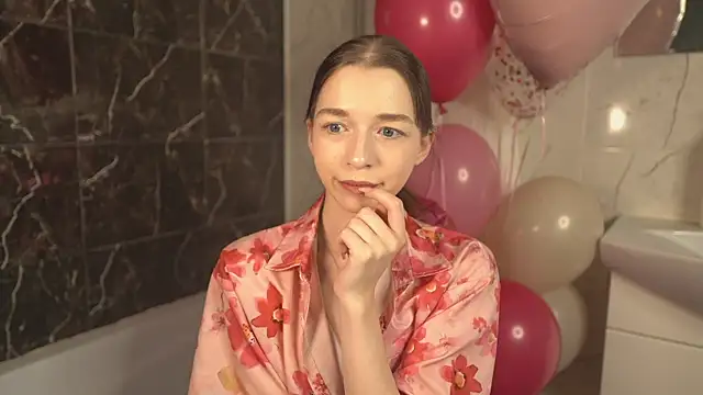 Snapshot of RoxieBolich chatting on 10-17-25, 02:41 RoxieBolich online show from 10-17-25, 02:41