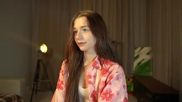 Snapshot of RoxieBolich chatting on 10-22-25, 01:44 RoxieBolich online show from 10-22-25, 01:44