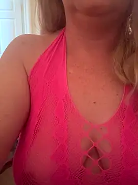 Snapshot of Zoe-101 chatting on 10-30-25, 01:56 Zoe-101 online show from 10-30-25, 01:56