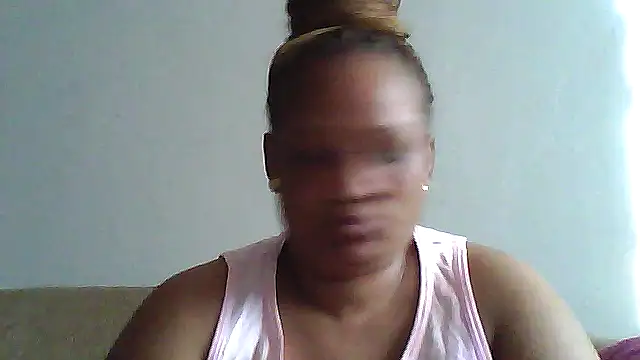 Snapshot of Yellobonepussy chatting on 09-13-25, 12:16 Yellobonepussy online show from 09-13-25, 12:16