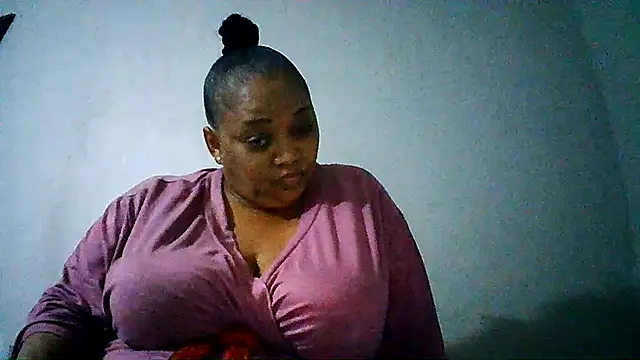 Snapshot of Yellobonepussy chatting on 09-26-25, 06:01 Yellobonepussy online show from 09-26-25, 06:01