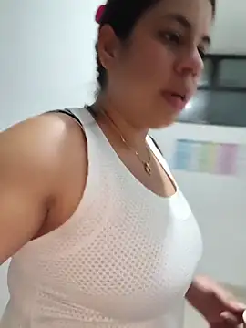 Snapshot of GabyMontenegro chatting on 04-08-26, 11:32 GabyMontenegro online show from 04-08-26, 11:32