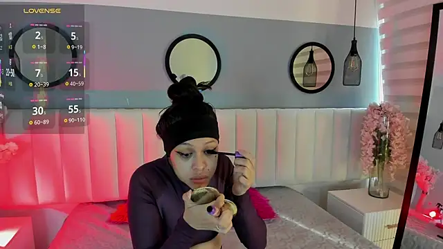 Mila Hank  online show from 12-20-25, 12:12