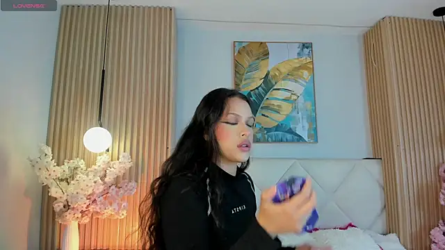 Mila Hank  online show from 05-03-26, 12:33