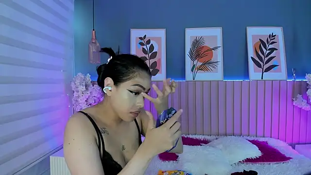 Mila Hank  online show from 05-06-26, 12:10