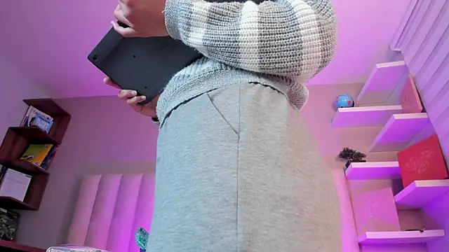 Annie  2 online show from 12-18-25, 03:01