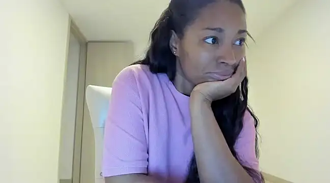 Snapshot of Meganbelford1 chatting on 01-08-25, 01:00 Meganbelford1 online show from 01-08-25, 01:00