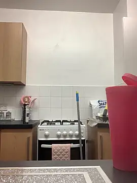 Snapshot of Goldiebaby chatting on 10-31-25, 12:44 Goldiebaby online show from 10-31-25, 12:44