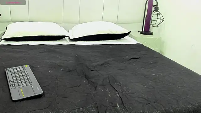 NiraLux online show from 10-10-25, 03:22