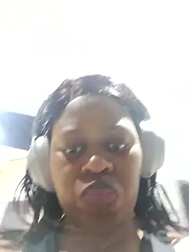 Snapshot of trickyOne chatting on 09-27-25, 10:26 trickyOne online show from 09-27-25, 10:26