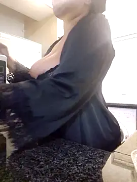 Snapshot of trickyOne chatting on 10-26-25, 09:31 trickyOne online show from 10-26-25, 09:31