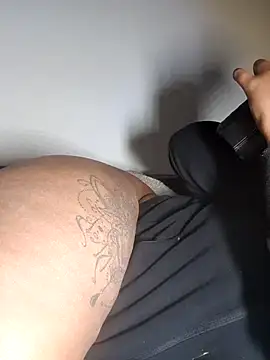 Snapshot of trickyOne chatting on 03-12-26, 09:32 trickyOne online show from 03-12-26, 09:32