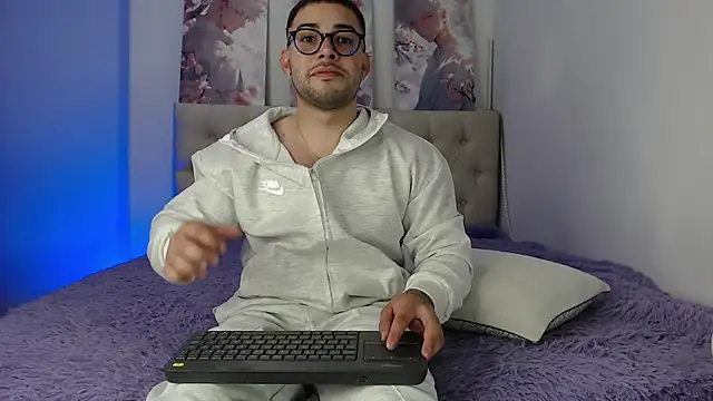 baby mateo online show from 05-06-26, 02:29