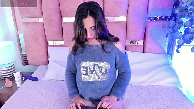 Snapshot of angelica_cute12 chatting on 10-13-25, 07:47 angelica cute12 online show from 10-13-25, 07:47