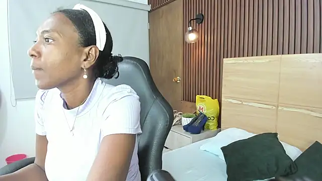 coral15  online show from 10-22-25, 02:12