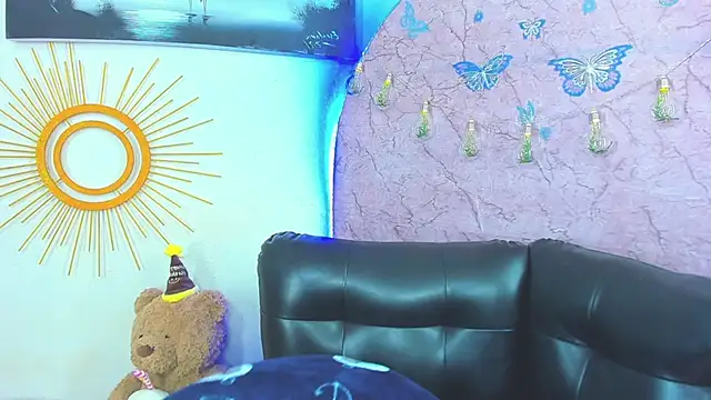 Snapshot of christopher_Hot chatting on 04-28-26, 03:00 christopher Hot online show from 04-28-26, 03:00
