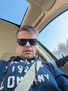 Snapshot of DILFiGuess11 chatting on 02-13-26, 01:40 DILFiGuess11 online show from 02-13-26, 01:40