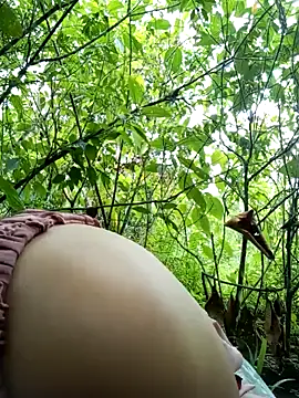 Snapshot of may-squirl chatting on 09-16-25, 04:02 may-squirl online show from 09-16-25, 04:02