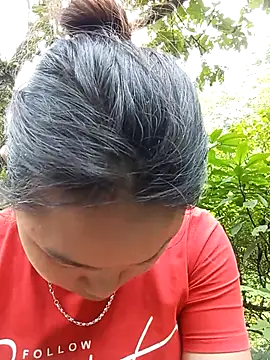 Snapshot of may-squirl chatting on 09-25-25, 03:21 may-squirl online show from 09-25-25, 03:21