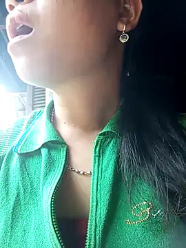 Snapshot of may-squirl chatting on 10-06-25, 04:32 may-squirl online show from 10-06-25, 04:32