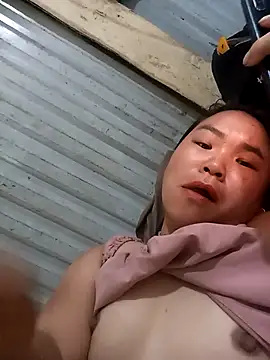 Snapshot of may-squirl chatting on 10-11-25, 01:16 may-squirl online show from 10-11-25, 01:16