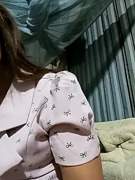 Snapshot of may-squirl chatting on 10-19-25, 12:39 may-squirl online show from 10-19-25, 12:39