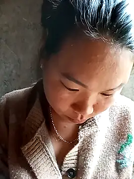 Snapshot of may-squirl chatting on 10-21-25, 01:39 may-squirl online show from 10-21-25, 01:39