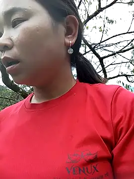 Snapshot of may-squirl chatting on 10-22-25, 02:23 may-squirl online show from 10-22-25, 02:23