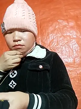 Snapshot of may-squirl chatting on 10-25-25, 06:21 may-squirl online show from 10-25-25, 06:21