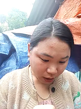 Snapshot of may-squirl chatting on 10-29-25, 01:41 may-squirl online show from 10-29-25, 01:41