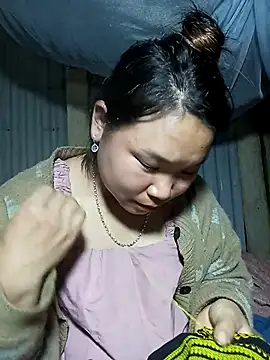 Snapshot of may-squirl chatting on 11-06-25, 12:17 may-squirl online show from 11-06-25, 12:17