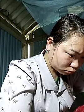 Snapshot of may-squirl chatting on 12-16-25, 01:10 may-squirl online show from 12-16-25, 01:10