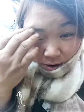 Snapshot of may-squirl chatting on 12-21-25, 10:11 may-squirl online show from 12-21-25, 10:11