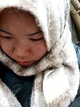 Snapshot of may-squirl chatting on 01-15-26, 01:43 may-squirl online show from 01-15-26, 01:43