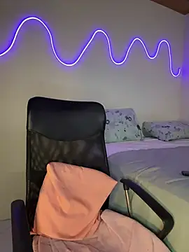 Snapshot of larajuli chatting on 03-27-26, 02:50 larajuli online show from 03-27-26, 02:50