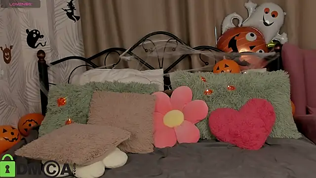 Agnes Passero online show from 10-26-25, 08:42