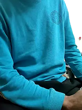 Snapshot of johnysinsr chatting on 12-04-25, 02:43 johnysinsr online show from 12-04-25, 02:43