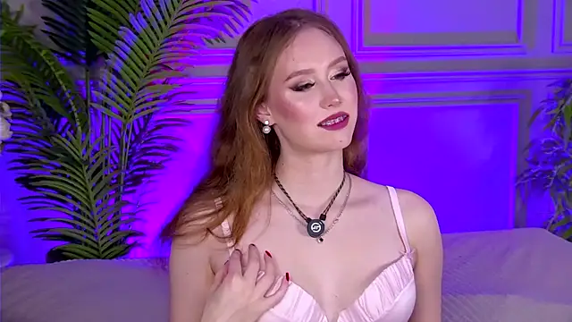 Snapshot of -VivienRay- chatting on 10-16-25, 05:36 -VivienRay- online show from 10-16-25, 05:36