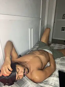 Snapshot of TRILLAHUNG chatting on 09-30-25, 04:06 TRILLAHUNG online show from 09-30-25, 04:06