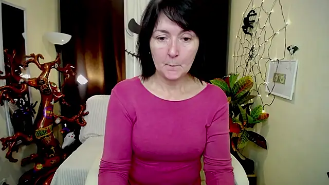 Snapshot of VivianGuchih chatting on 10-11-25, 06:01 VivianGuchih online show from 10-11-25, 06:01