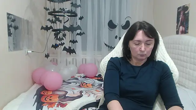 Snapshot of VivianGuchih chatting on 10-25-25, 07:16 VivianGuchih online show from 10-25-25, 07:16