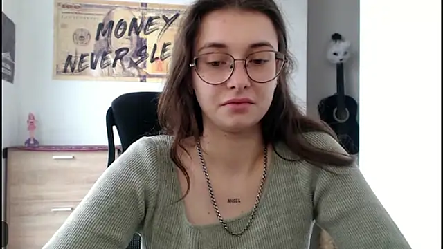 Snapshot of HotAnna2004 chatting on 10-18-25, 10:27 HotAnna2004 online show from 10-18-25, 10:27