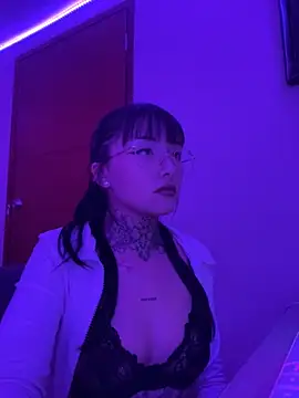 QueenSquirt02 online show from 09-26-25, 03:43