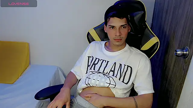 Snapshot of yankees_ chatting on 10-01-25, 03:45 yankees online show from 10-01-25, 03:45