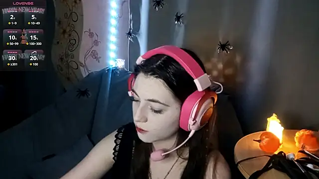 Sophiecuttie online show from 10-31-25, 05:47