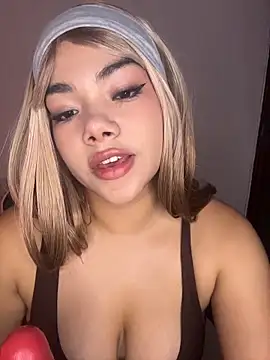 Dakota-Lona online show from 03-25-26, 09:21