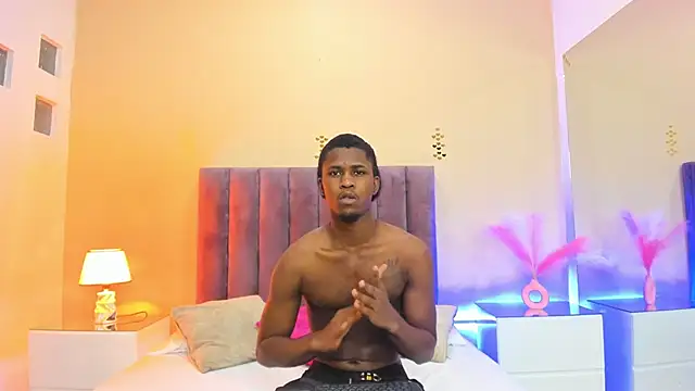 Snapshot of Kiaraa_y_Her_Crazy chatting on 12-19-25, 03:57 Kiaraa y Her Crazy online show from 12-19-25, 03:57