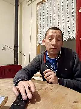 Snapshot of frederic198 chatting on 10-27-25, 08:35 frederic198 online show from 10-27-25, 08:35