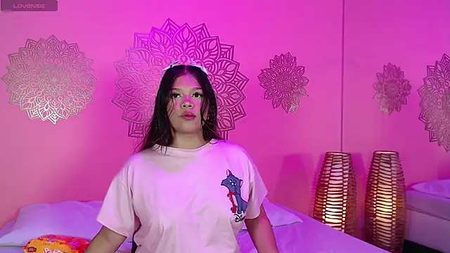 HatsaJones online show from 10-04-25, 03:48